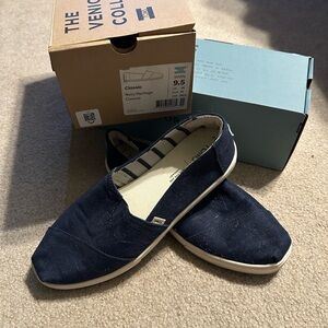 Toms Women's Classic Navy Slip-Ons